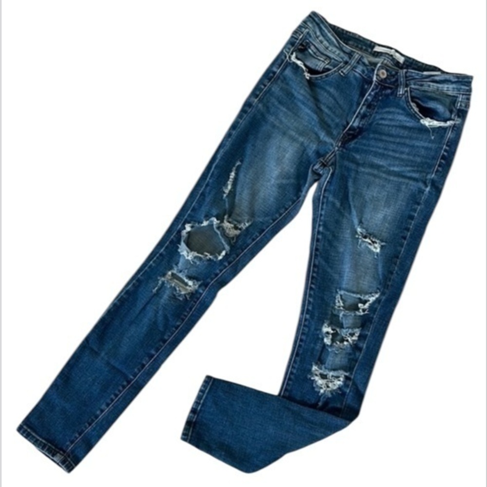 KanCan size 28 destroyed skinny jeans
